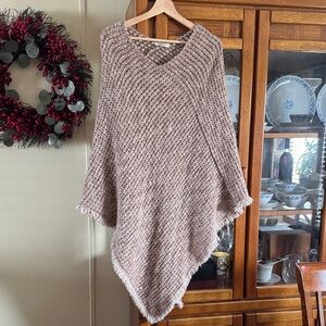 Cozy Women's Knit Poncho - Beige Fringe